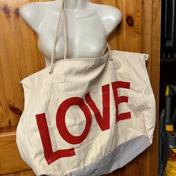 Cute oversized LOVE ❤️ bag - Picture 4 of 4